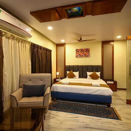 Lj Dadi'S Grand Hotel Visakhapatnam Eksteriør billede