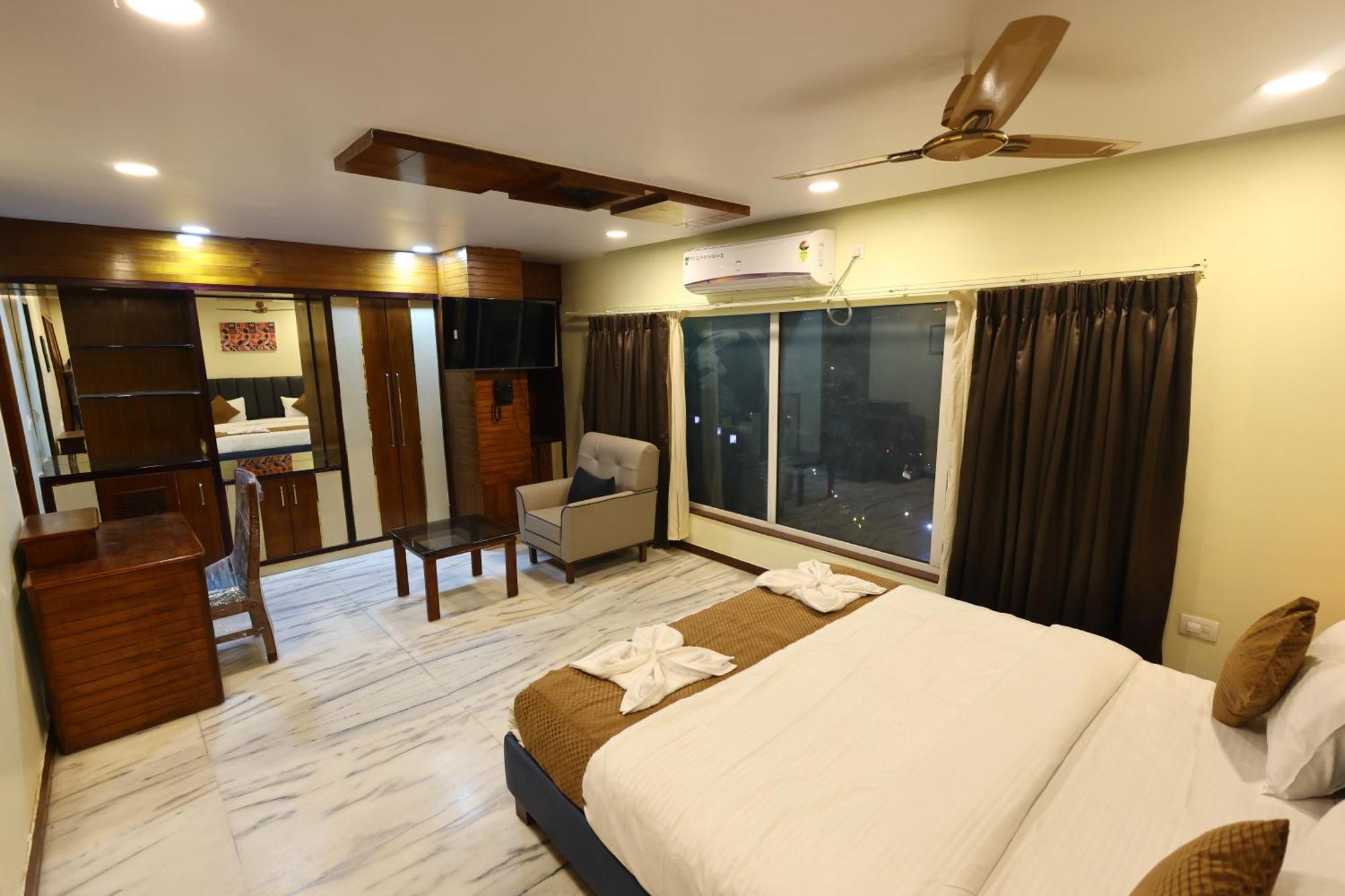 Lj Dadi'S Grand Hotel Visakhapatnam Eksteriør billede