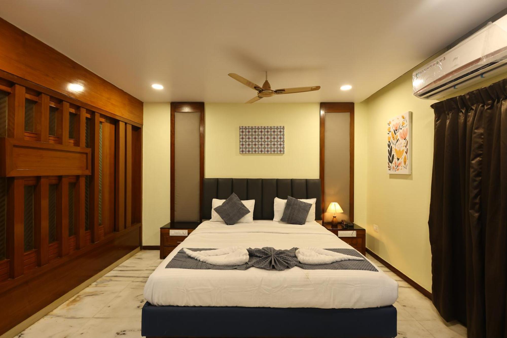 Lj Dadi'S Grand Hotel Visakhapatnam Eksteriør billede