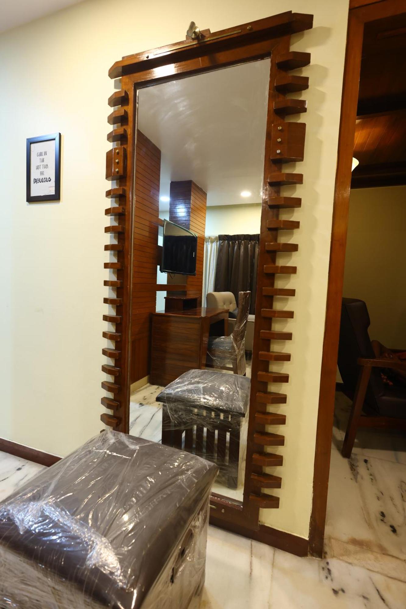 Lj Dadi'S Grand Hotel Visakhapatnam Eksteriør billede