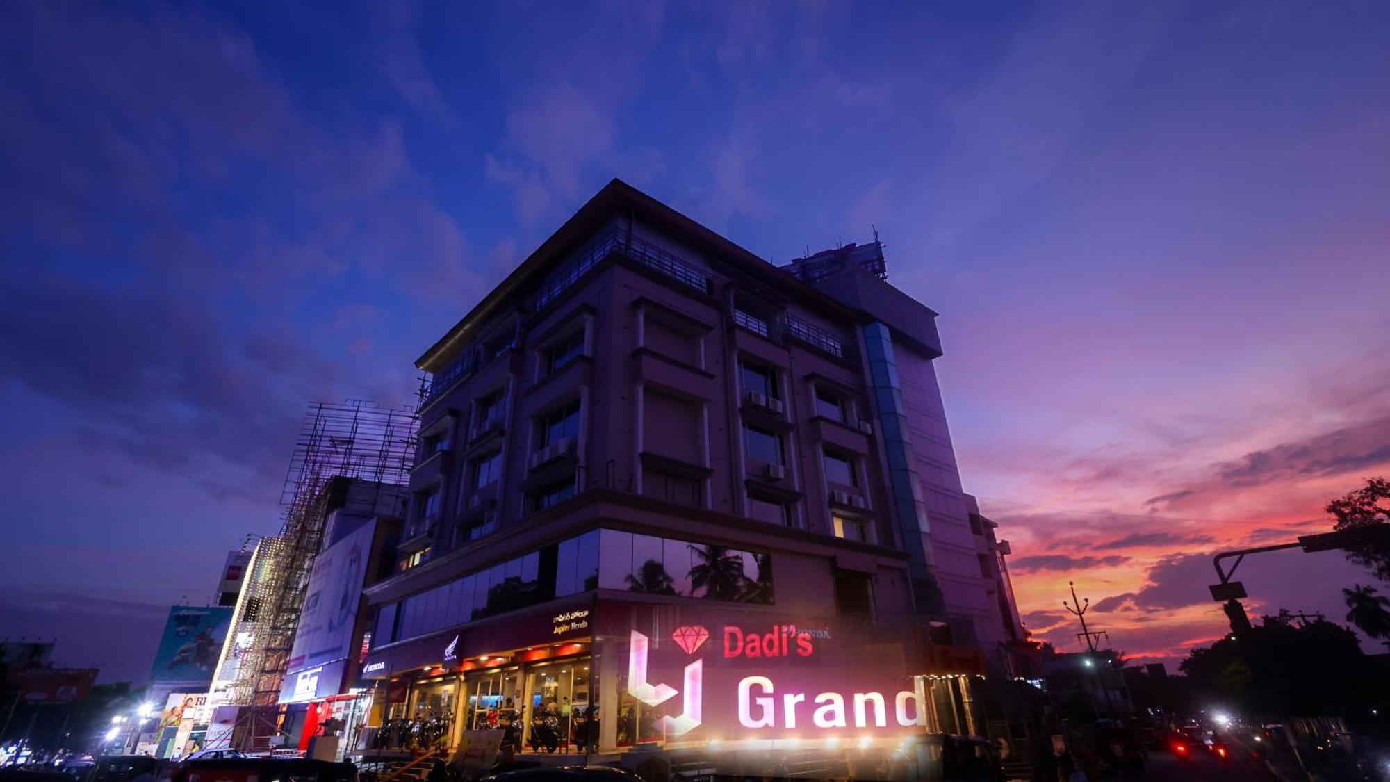 Lj Dadi'S Grand Hotel Visakhapatnam Eksteriør billede