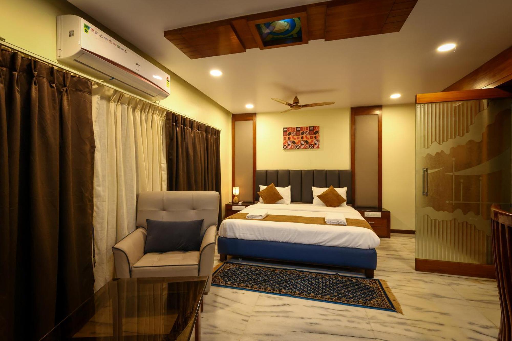 Lj Dadi'S Grand Hotel Visakhapatnam Eksteriør billede